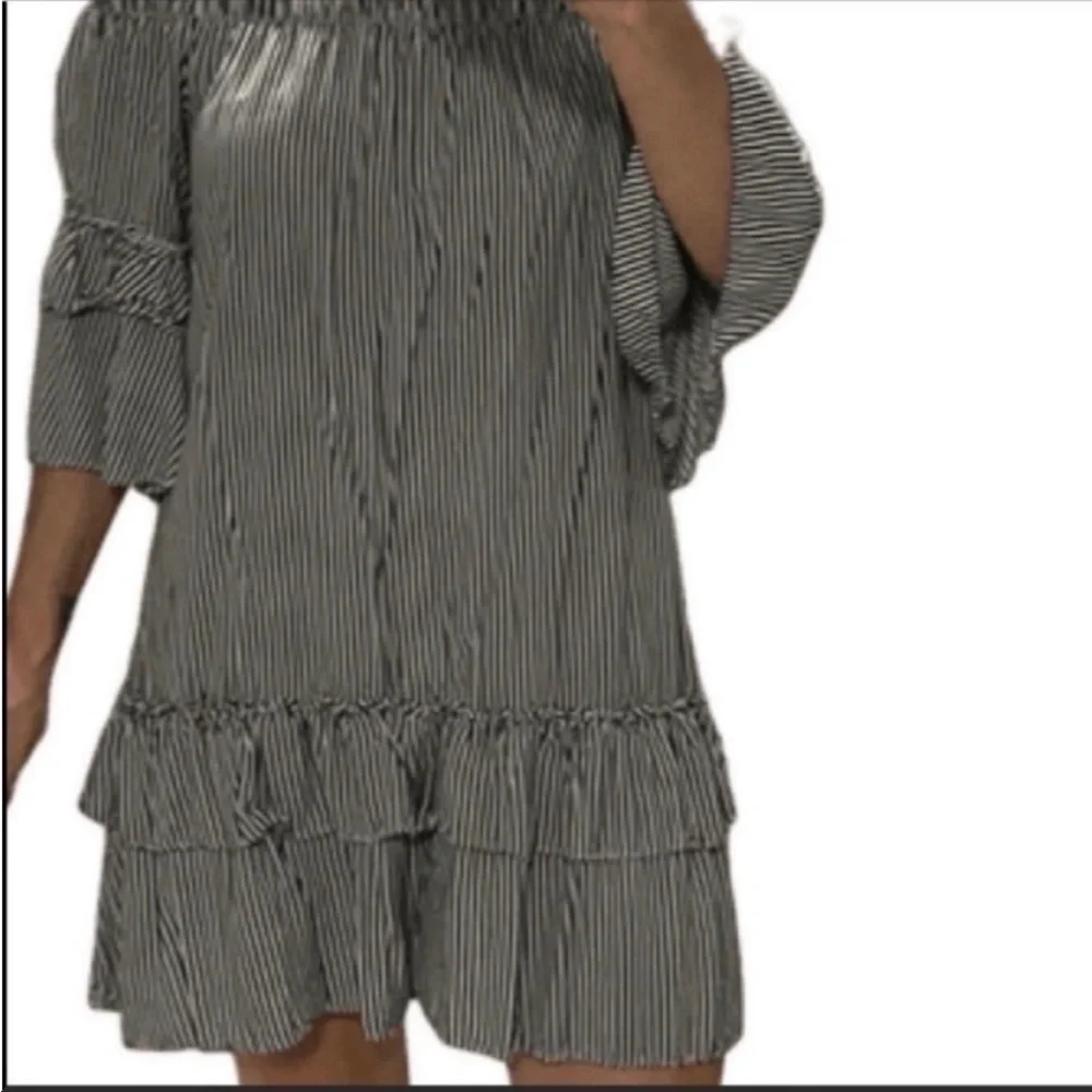 Forever 21 off shoulder black & white stripes with ruffles mini dress. Small.